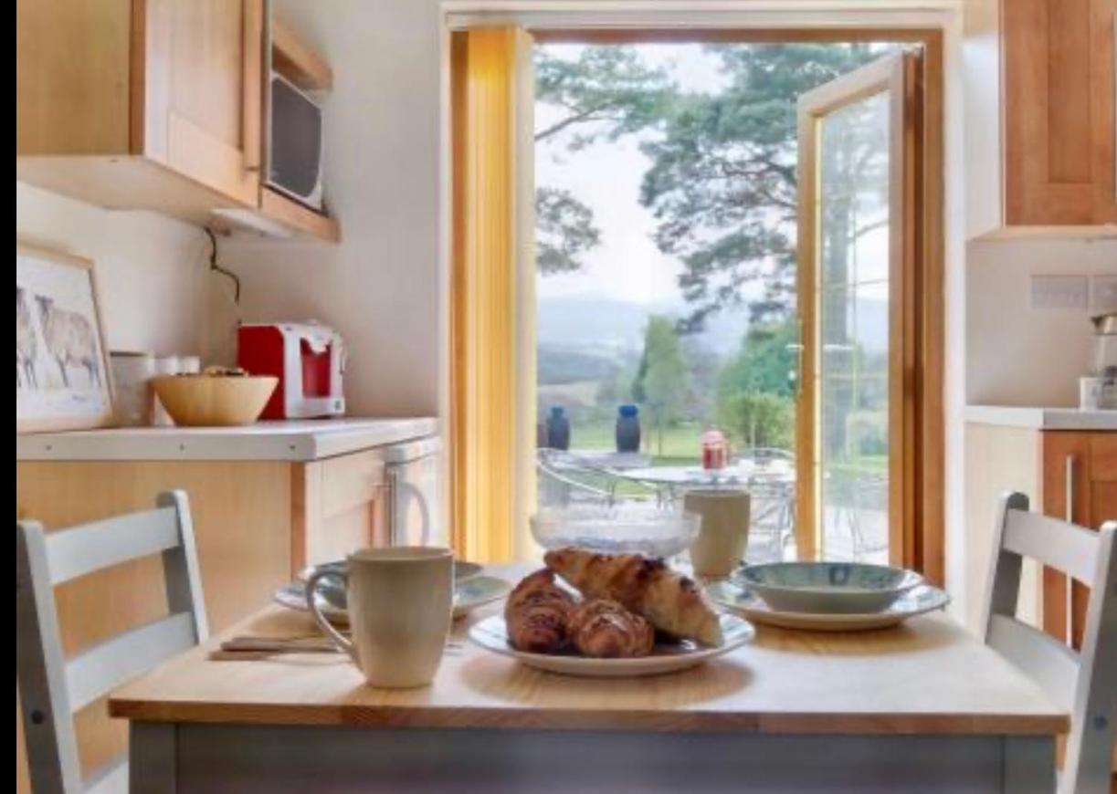 Mountain View Cottage, Hot Tub , Stunning Views *