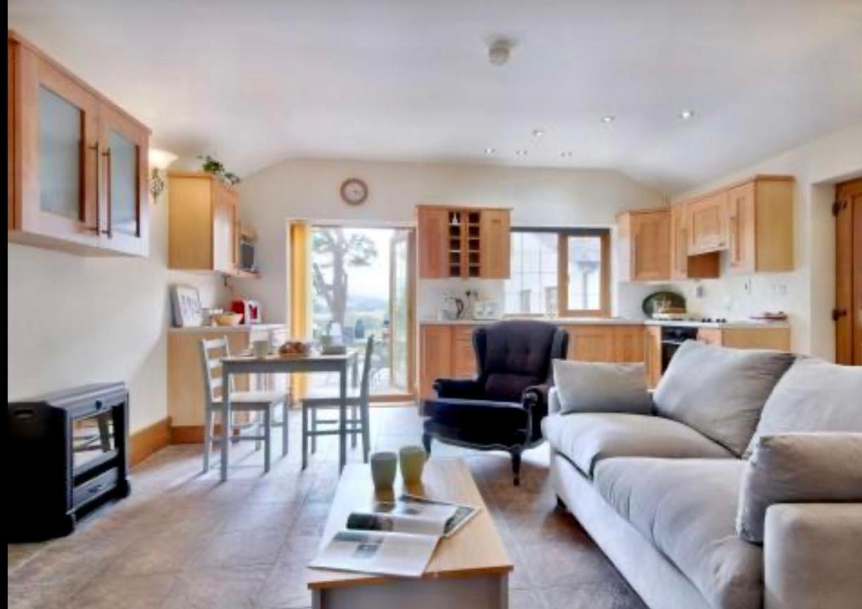 Chalet Mountain View Cottage, Hot Tub , Stunning Views